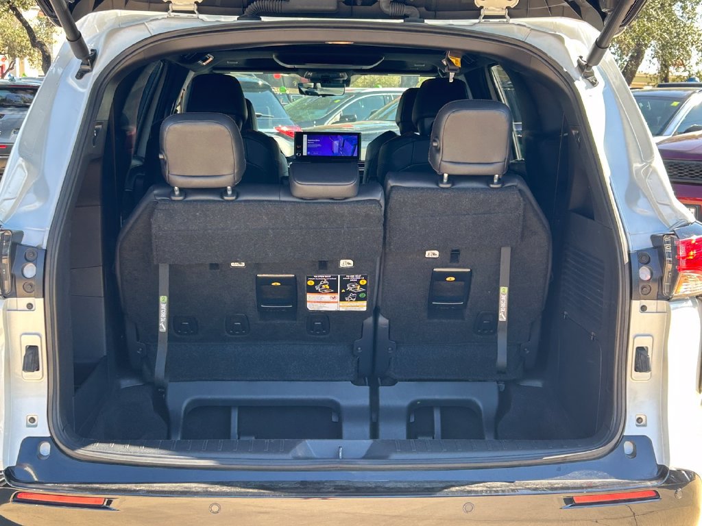 Used 2025 Toyota Sienna Platinum AWD/4WD image 15