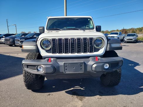 Used 2024 Jeep Wrangler Unlimited Rubicon w/ Technology Group image 2