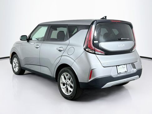 Used 2025 Kia Soul LX w/ LX Technology Package FWD image 5