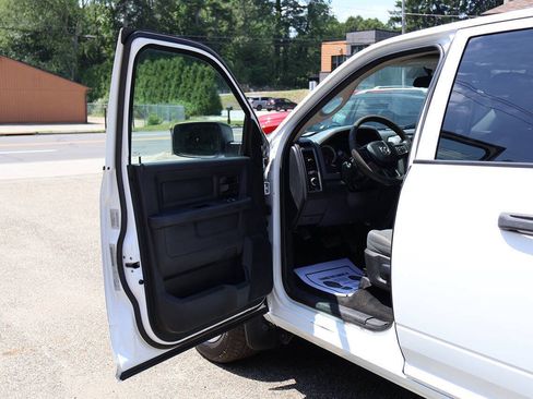 Used 2017 RAM 1500 Express w/ Express Value Package AWD/4WD image 12