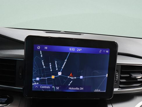 Used 2022 Ford Explorer XLT w/ Equipment Group 202A image 15