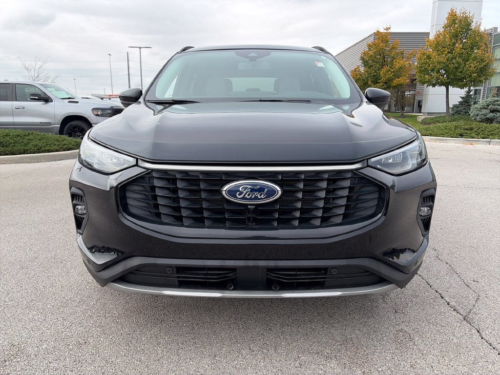 Used 2024 Ford Escape Platinum w/ Class II Trailer Tow Package AWD/4WD image 2