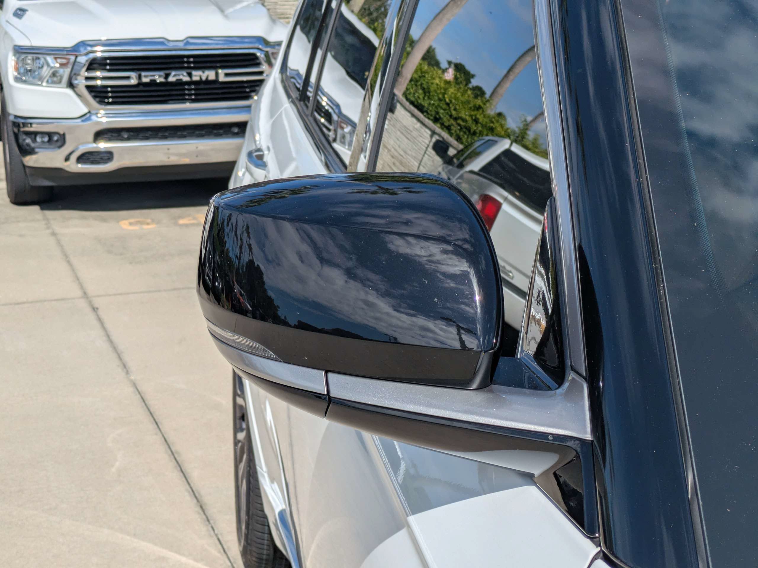 Used 2023 Jeep Grand Cherokee L Summit AWD/4WD image 8