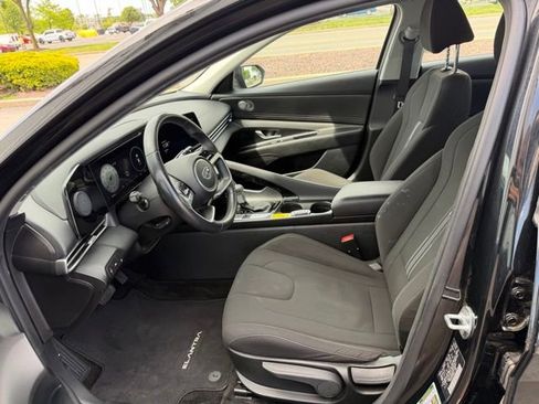 Used 2023 Hyundai Elantra SEL w/ Convenience Package FWD image 14
