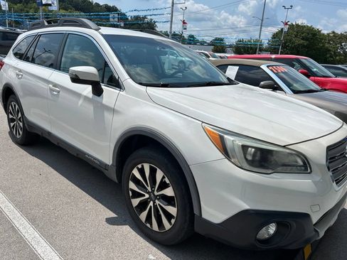 Used 2015 Subaru Outback 2.5i Limited AWD/4WD image 2