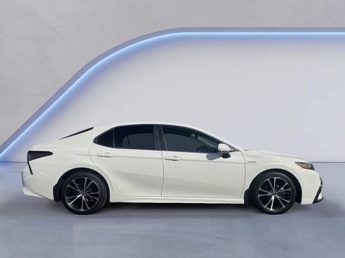 Used 2021 Toyota Camry SE FWD image 4