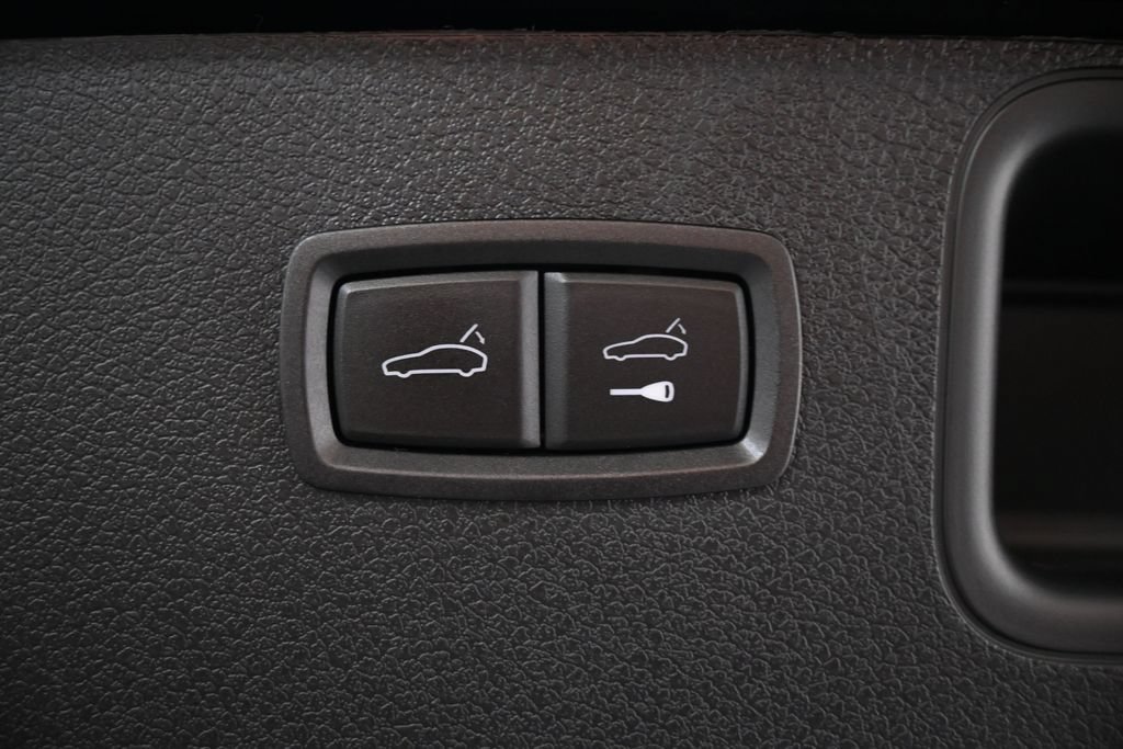 Certified 2025 Porsche Macan AWD/4WD image 29