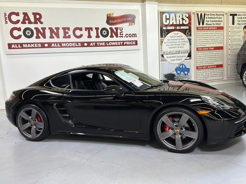 Used 2017 Porsche 718 Cayman S image 9