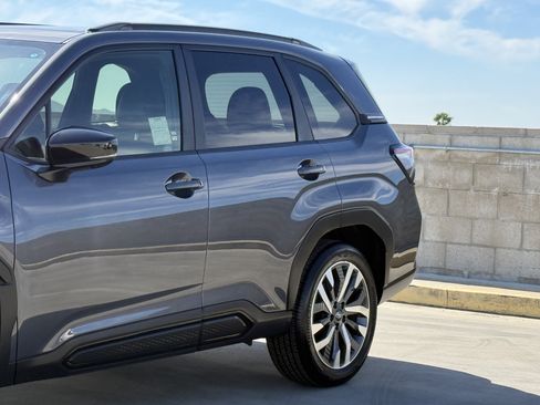 Used 2025 Subaru Forester Touring AWD/4WD image 9