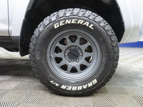 Used 2021 Toyota 4Runner SR5 AWD/4WD image 8