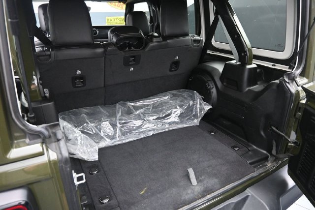 Used 2023 Jeep Wrangler Unlimited Sahara AWD/4WD image 37
