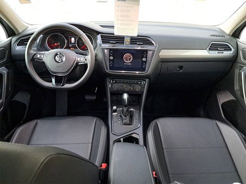 Certified 2021 Volkswagen Tiguan SE w/ Panoramic Sunroof Package image 9