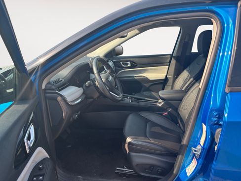 Used 2022 Jeep Compass Limited image 9