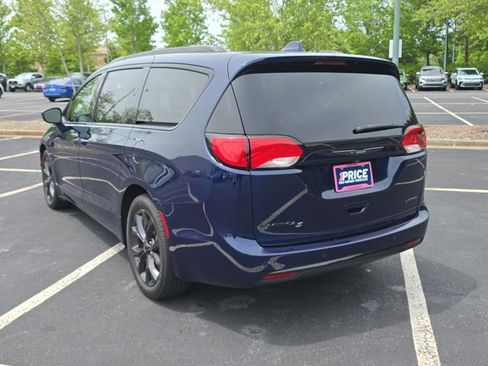 Used 2018 Chrysler Pacifica Limited w/ S Appearance Package FWD image 7