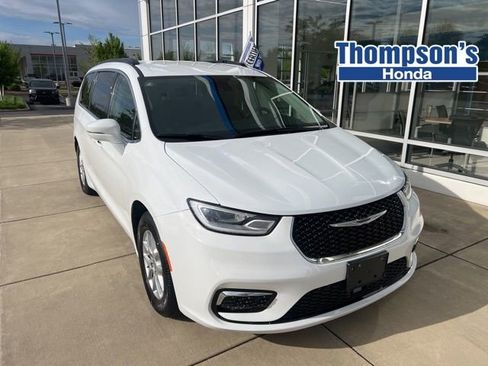 Used 2022 Chrysler Pacifica Touring-L FWD image 1