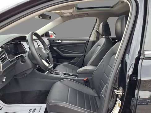 Used 2024 Volkswagen Jetta SE FWD image 20