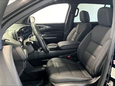 Used 2025 Chevrolet Traverse LT AWD/4WD image 22