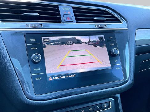 Used 2020 Volkswagen Tiguan SE w/ Panoramic Sunroof Package FWD image 27