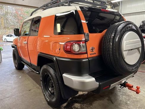 Used 2013 Toyota FJ Cruiser 4WD image 9