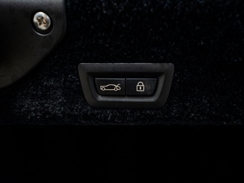 Used 2017 Rolls-Royce Wraith image 60