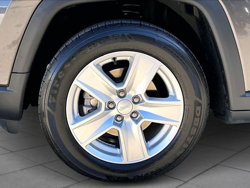 Used 2022 Jeep Compass Latitude image 11