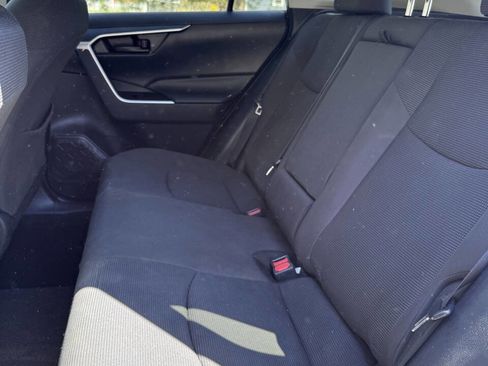 Used 2019 Toyota RAV4 LE AWD/4WD image 10