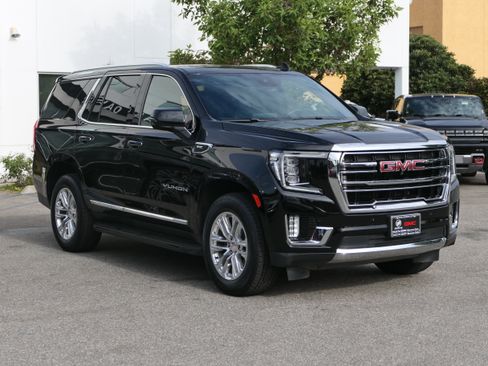 Used 2023 GMC Yukon SLT w/ SLT Premium Package AWD/4WD image 7