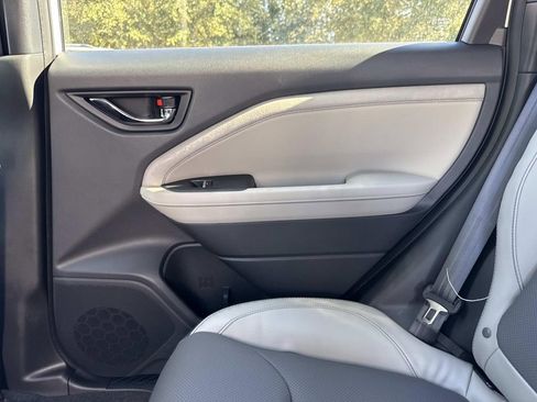 New 2025 Subaru Forester Limited image 17