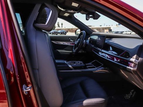 Used 2023 BMW 740i RWD image 17