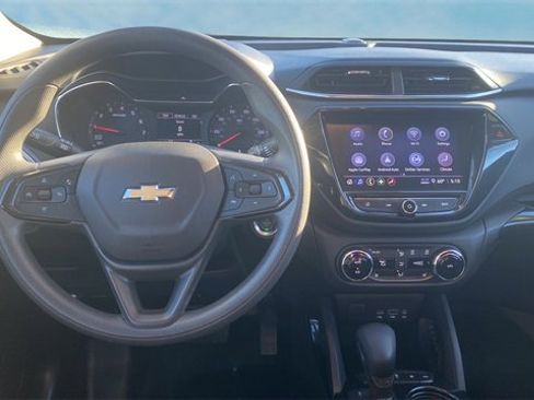 Used 2022 Chevrolet TrailBlazer LT w/ Convenience Package image 9