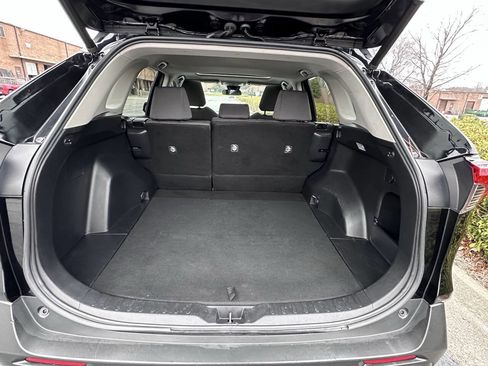 Used 2021 Toyota RAV4 XLE w/ Convenience Package image 18