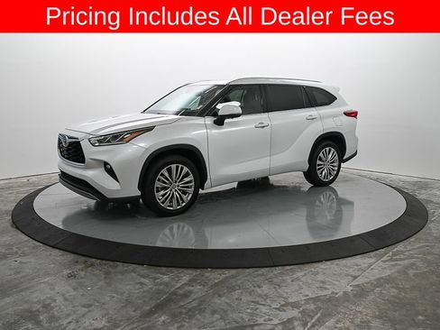 Used 2023 Toyota Highlander Platinum FWD image 1