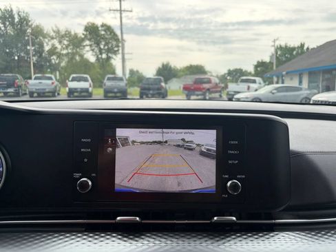 Used 2024 Kia Carnival LX FWD image 14