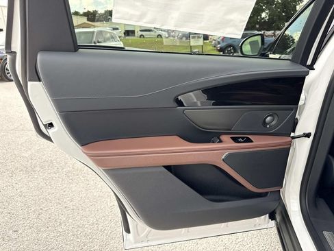 New 2026 Lincoln Nautilus Reserve w/ Jet Appearance Package AWD/4WD image 12
