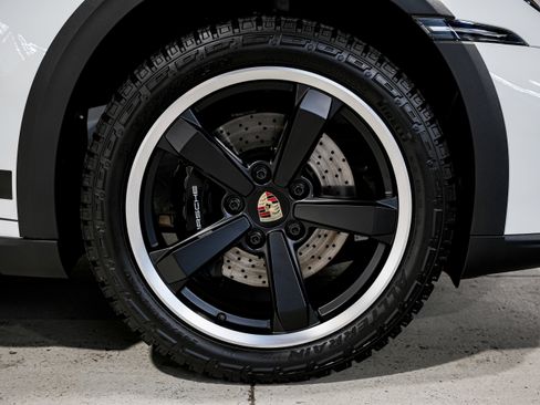 Used 2024 Porsche 911 Dakar image 58