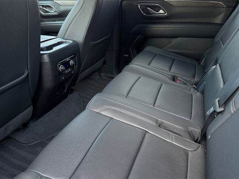 Used 2023 Chevrolet Suburban Z71 image 13