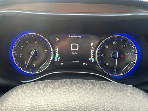 Used 2019 Chrysler Pacifica Touring-L Plus image 11