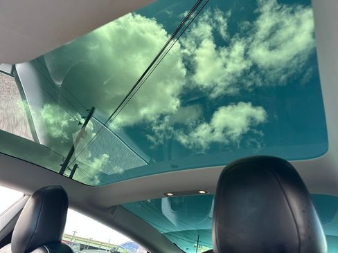 Used 2020 Tesla Model 3 Standard Range Plus RWD image 19