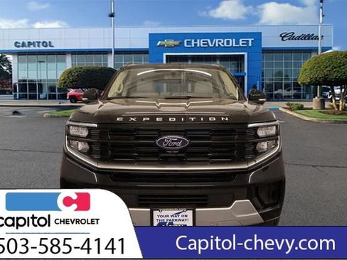 Used 2025 Ford Expedition Platinum w/ Driver's Package AWD/4WD image 8