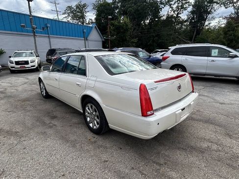 Used 2009 Cadillac DTS w/ Trunk Convenience Package FWD image 10