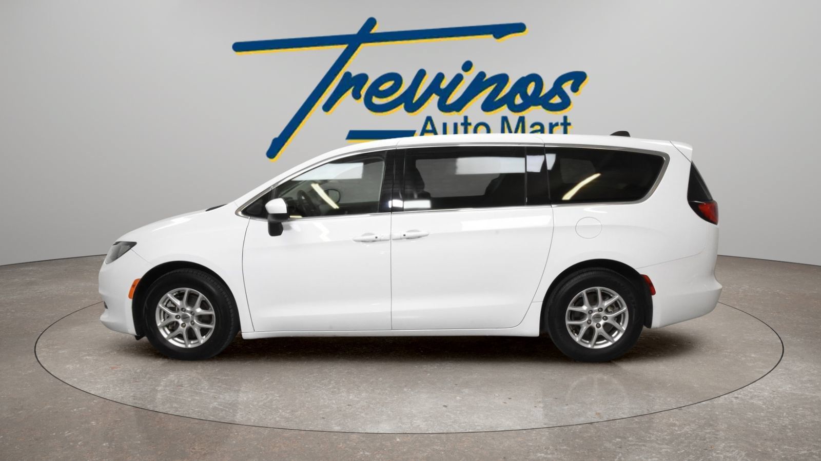 Used 2023 Chrysler Voyager LX FWD image 10