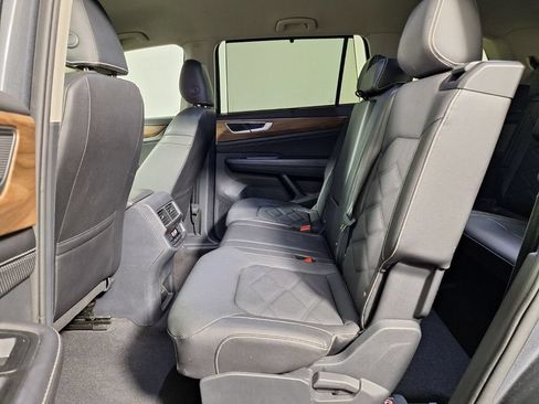 Used 2025 Volkswagen Atlas SE FWD image 10