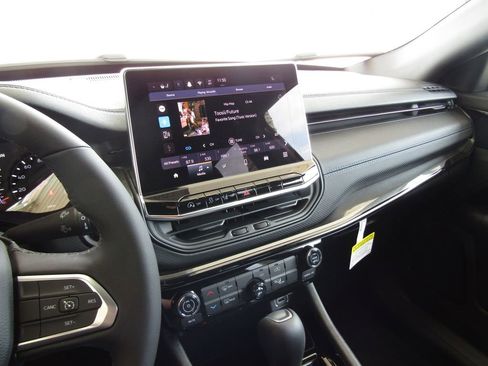 New 2026 Jeep Compass Latitude image 25