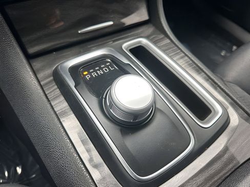 Used 2022 Chrysler 300 Touring image 16