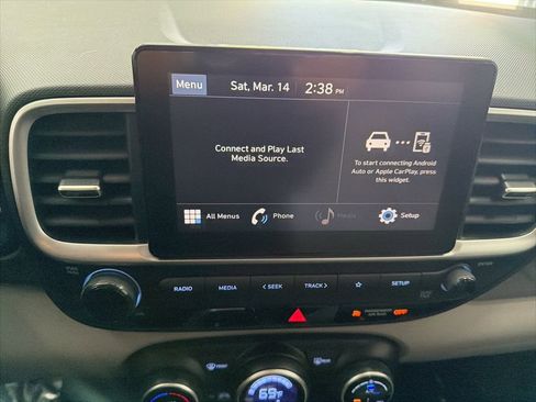 Used 2022 Hyundai Venue SEL image 33