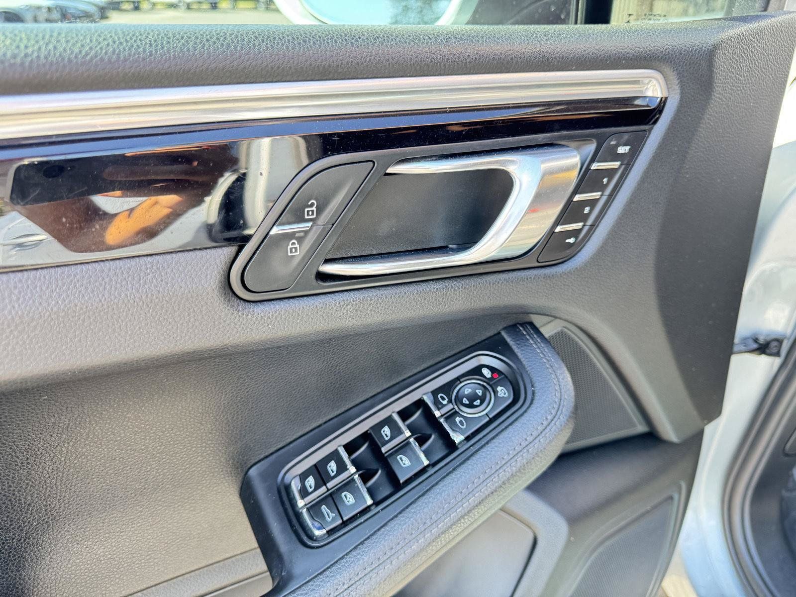 Used 2019 Porsche Macan AWD/4WD image 10