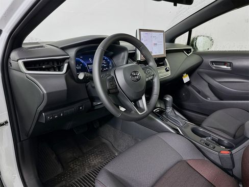 Used 2026 Toyota Corolla SE image 9