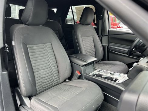 Used 2020 Ford Explorer XLT w/ Comfort Package image 26