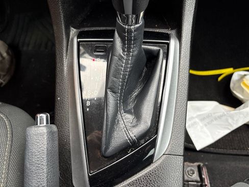 Used 2018 Toyota Corolla LE FWD image 24
