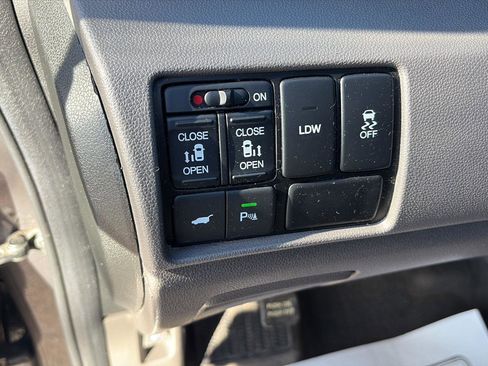 Used 2014 Honda Odyssey Touring image 10